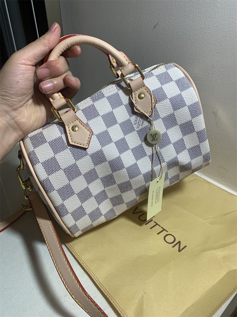Staycation Bag White Checkered - 20cm